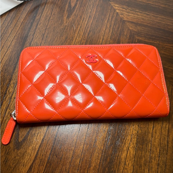 Chanel CC Patent Leather Wallet in Coral - Picture 1 of 8